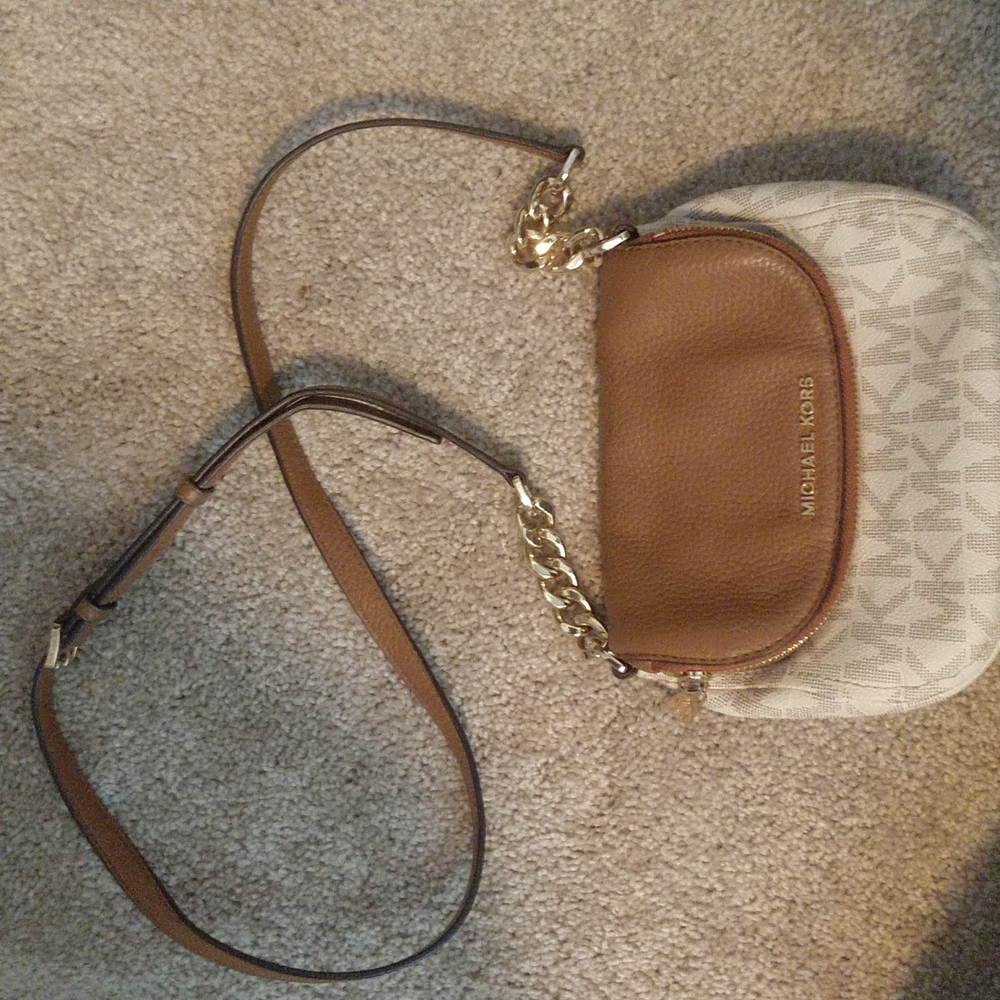 Michael kors cross body